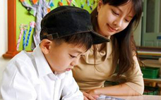 6歲前孩子聰明的表現(xiàn) 0-6歲幼兒養(yǎng)育關(guān)鍵要點是什么