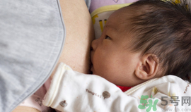 新生兒吃母乳一次吃多久才是合適的 新生兒吃母乳一次吃多久才是合適的