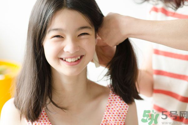 先用護(hù)發(fā)素還是先用洗發(fā)水？洗發(fā)水護(hù)發(fā)素的使用順序？