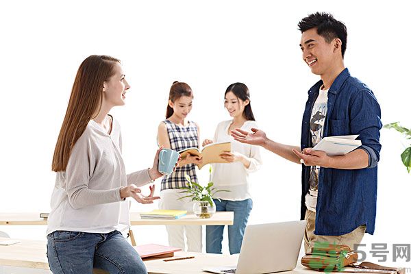和別人說話不敢看對方怎么辦？說話不敢看別人眼睛怎么辦？