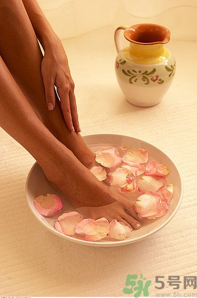 吃晚飯后多久可以泡腳？晚飯后泡腳好嗎？