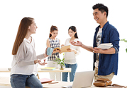 和別人說話不敢看對(duì)方怎么辦？說話不敢看別人眼睛怎么辦？