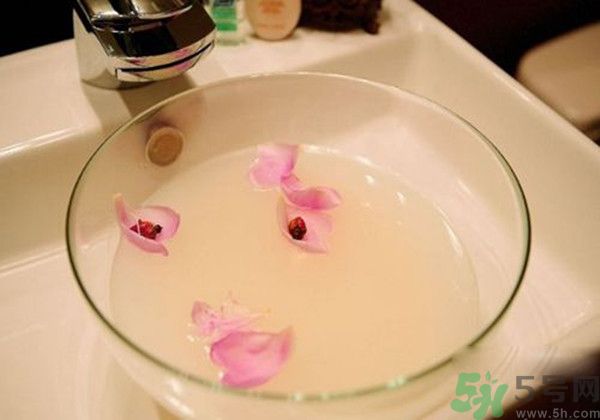 淘米水洗臉能祛斑嗎？淘米水洗臉可以美白嗎？