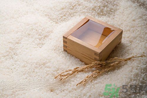 淘米水洗臉能祛斑嗎？淘米水洗臉可以美白嗎？