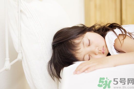 19歲女睡神走哪睡哪竟是病？什么是發(fā)作性睡病？