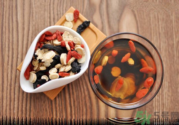 蕁麻疹會不會傳染？蕁麻疹怎么治才能好？