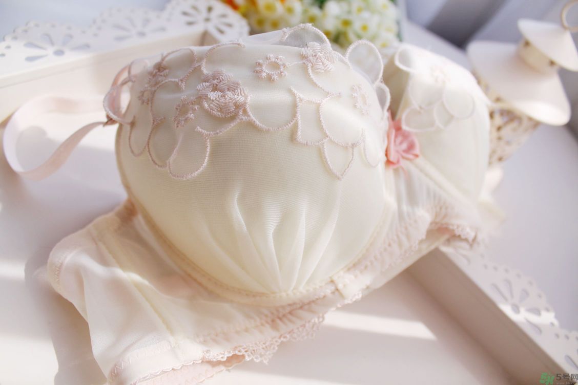 什么內(nèi)衣聚攏效果好？什么內(nèi)衣穿著舒服？