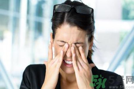 眼睛干澀怎么辦？眼睛干澀吃什么好？