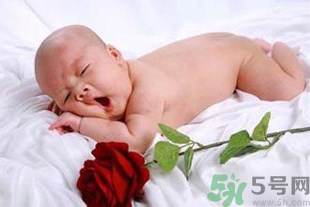 寶寶趴著睡覺好嗎？寶寶趴著睡覺是怎么回事？