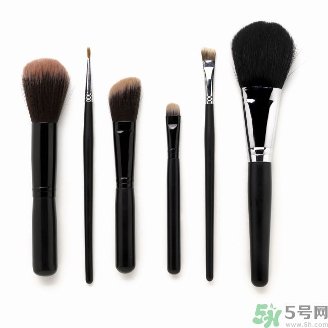 怎樣化妝不傷皮膚？化妝對(duì)皮膚有傷害嗎？