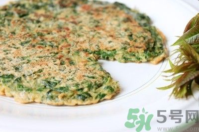 香椿雞蛋餅怎么做？香椿煎蛋餅做才能好吃？