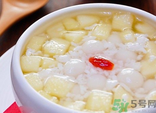 蘋果煮熟了還有營(yíng)養(yǎng)嗎？蘋果煮熟吃有什么好處？