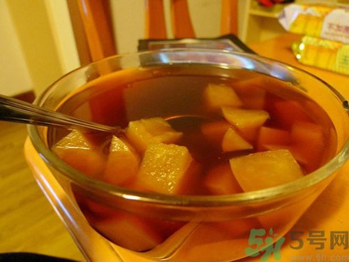 蘋果煮熟了還有營(yíng)養(yǎng)嗎？蘋果煮熟吃有什么好處？