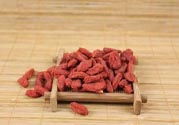 枸杞干吃好還是泡水好？枸杞怎么吃效果最好？