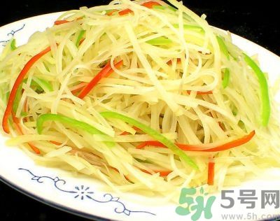 土豆絲和土豆片哪個更好吃？土豆片可以炒什么？