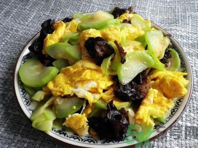 黑木耳怎么做好吃？黑木耳的家常做法？