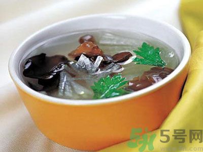 白發(fā)多吃黑木耳可以變黑嗎？怎么防止白發(fā)？