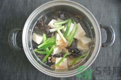 黑木耳可以治便秘嗎？黑木耳有什么食療的方法？