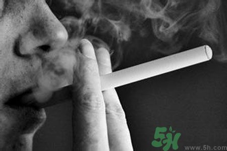 胃潰瘍可以抽煙嗎？胃潰瘍抽煙好嗎？