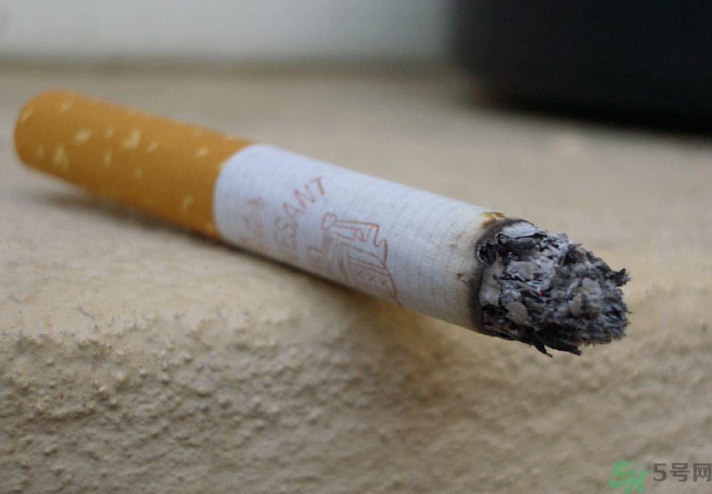胃潰瘍可以抽煙嗎？胃潰瘍抽煙好嗎？