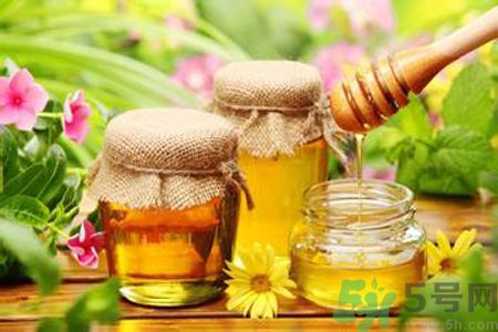 胃潰瘍可以喝蜂蜜嗎？服用蜂蜜要注意什么？