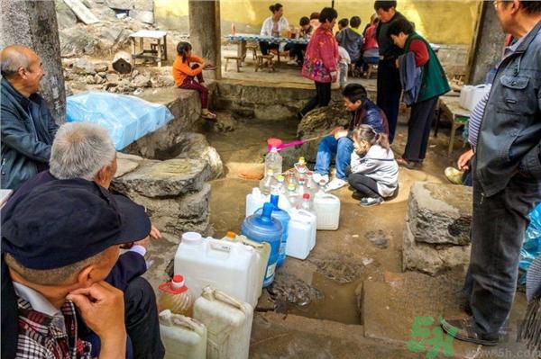 市民翻山排隊取靈水是怎么回事？靈水在哪里？