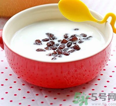 牛奶和酸奶哪個(gè)更加健康？牛奶和酸奶哪個(gè)更好？