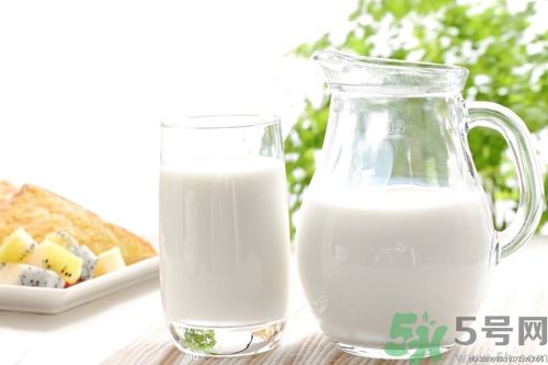 牛奶和酸奶哪個(gè)更加健康？牛奶和酸奶哪個(gè)更好？