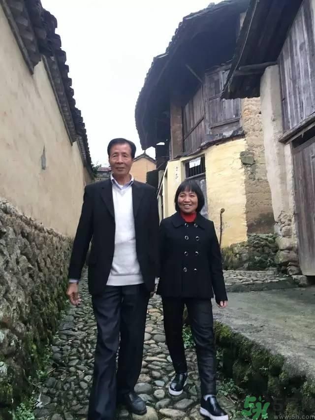 浙江富翁棄億萬(wàn)資產(chǎn)與農(nóng)婦結(jié)婚  怎樣追求真愛才好？