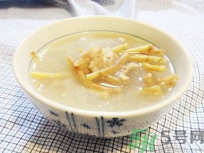 魚腥草可以和雪梨冰糖煮水喝嗎？魚腥草雪梨煲有什么好？