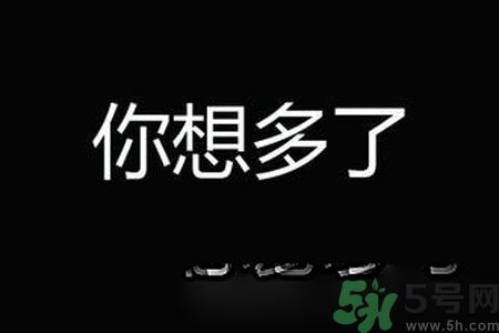 校服帶反光標志防早戀是怎么回事？校服為什么要帶反光標志？