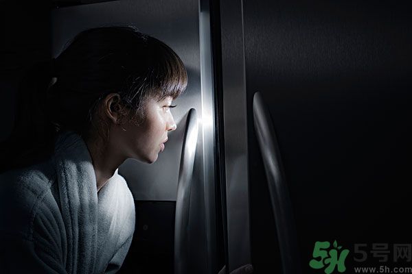 晚上12點(diǎn)吃東西好嗎？晚上12點(diǎn)吃東西會(huì)胖嗎？
