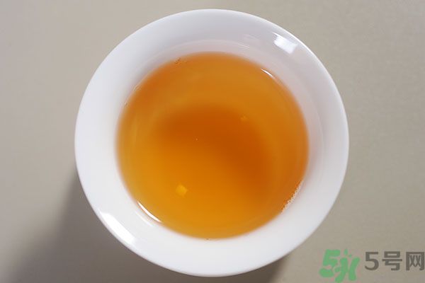 早上起床喝白開水好嗎？喝白開水好還是茶水好？