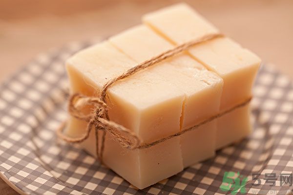 肥皂和沐浴露哪個(gè)好？肥皂和沐浴露的區(qū)別？