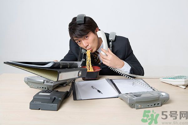 滿漢宴方便面煮著吃泡著吃哪個(gè)好？