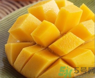 芒果皮發(fā)黑還可以吃嗎？芒果長黑斑吃了會怎么樣？