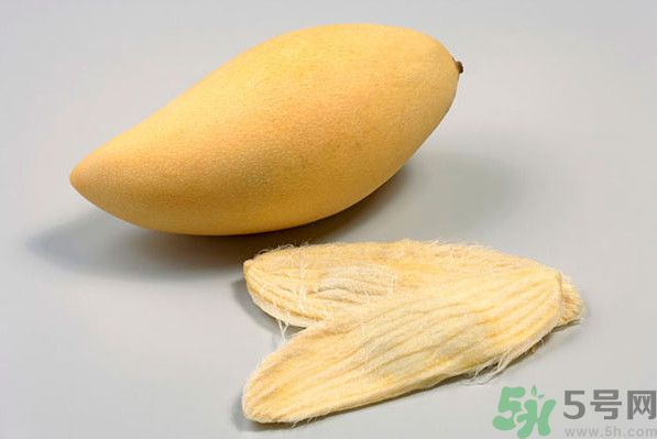 香瓜和芒果能一起吃嗎？香瓜和芒果一起吃肚子疼怎么回事
