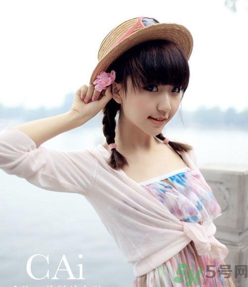 胸小的女生怎么穿衣服好看？胸小的女生怎么穿衣顯得胸大？