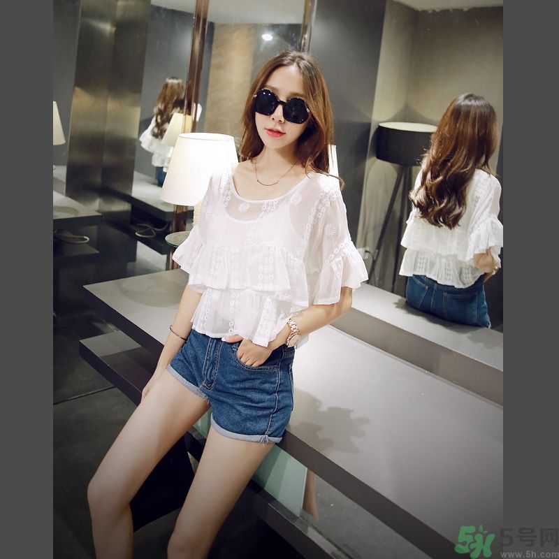 胸小的女生怎么穿衣服好看？胸小的女生怎么穿衣顯得胸大？
