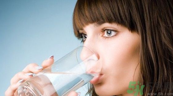 喝水能防腎結(jié)石嗎？喝水怎么預(yù)防腎結(jié)石？