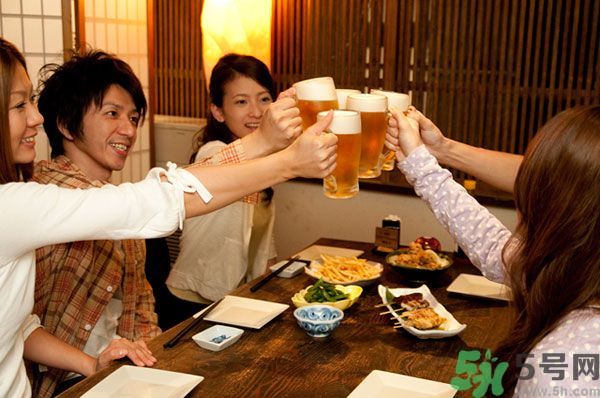 喝酒怎樣才能不傷身？飲酒要注意些什么？