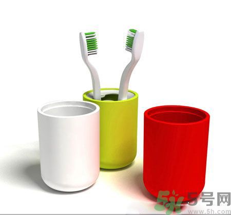 牙齦出血要換牙刷嗎？牙刷多久換一次好？