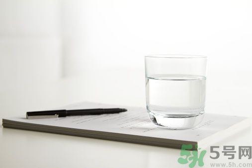 白開水隔幾天還能喝嗎？喝白開水要注意什么？