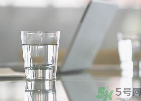 白開水隔幾天還能喝嗎？喝白開水要注意什么？