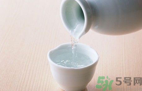 白酒能代替料酒做菜嗎？白酒可以用來做菜嗎？