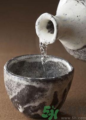 白酒能代替料酒做菜嗎？白酒可以用來做菜嗎？