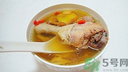 燉雞湯用冷水還是熱水？雞湯用冷水可以嗎？