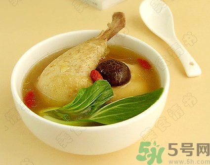 燉雞湯怎么去腥？燉雞湯很腥要怎做才好？
