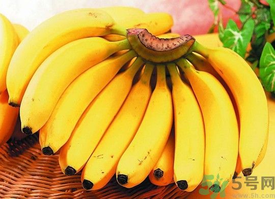 香蕉中間發(fā)黑可以吃嗎？香蕉中間發(fā)黑吃了會怎么樣？