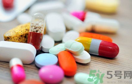 吃了感冒藥還可以喝咖啡嗎？感冒片和咖啡一起吃有什么影響？